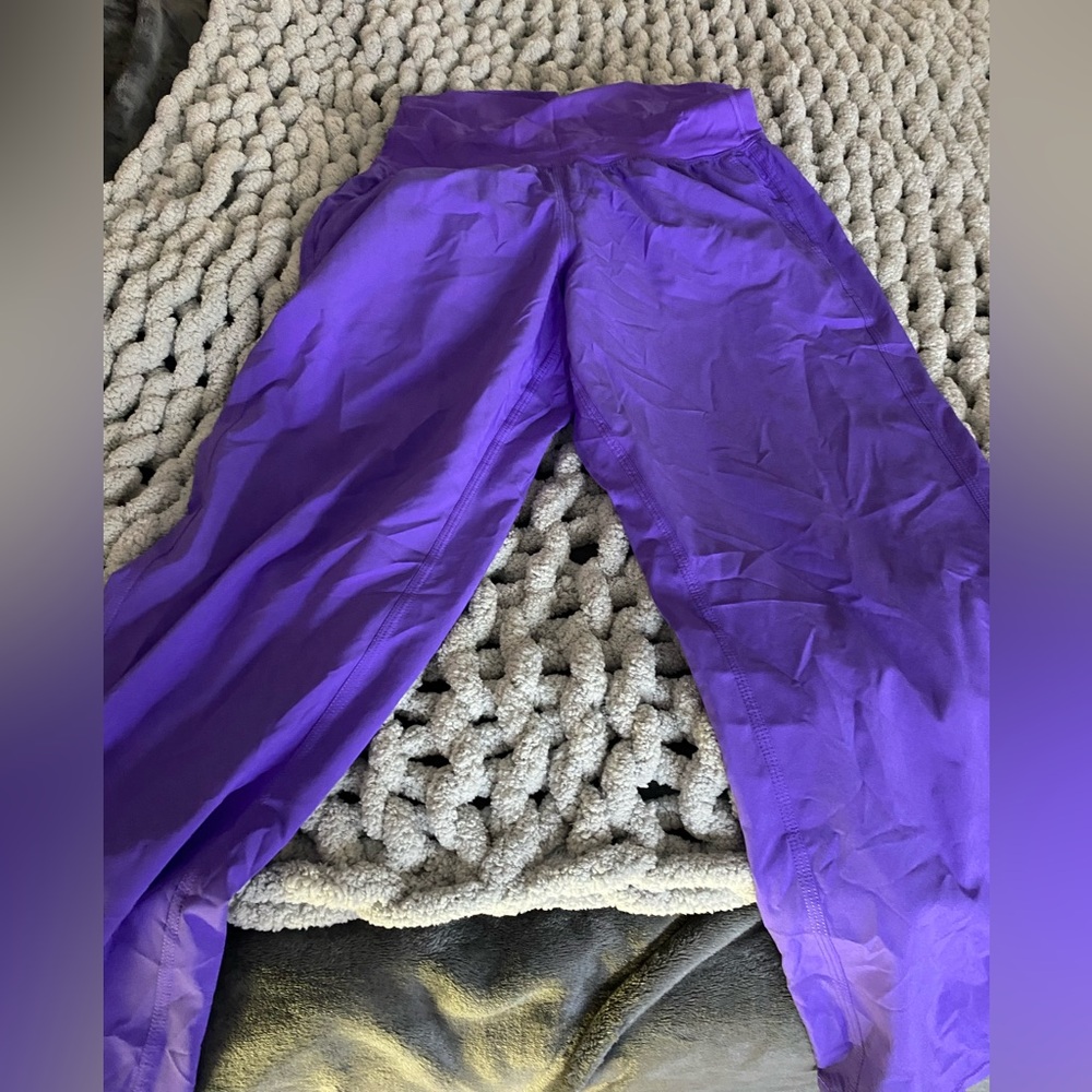 Light purple lululemon Capri length pants size 6